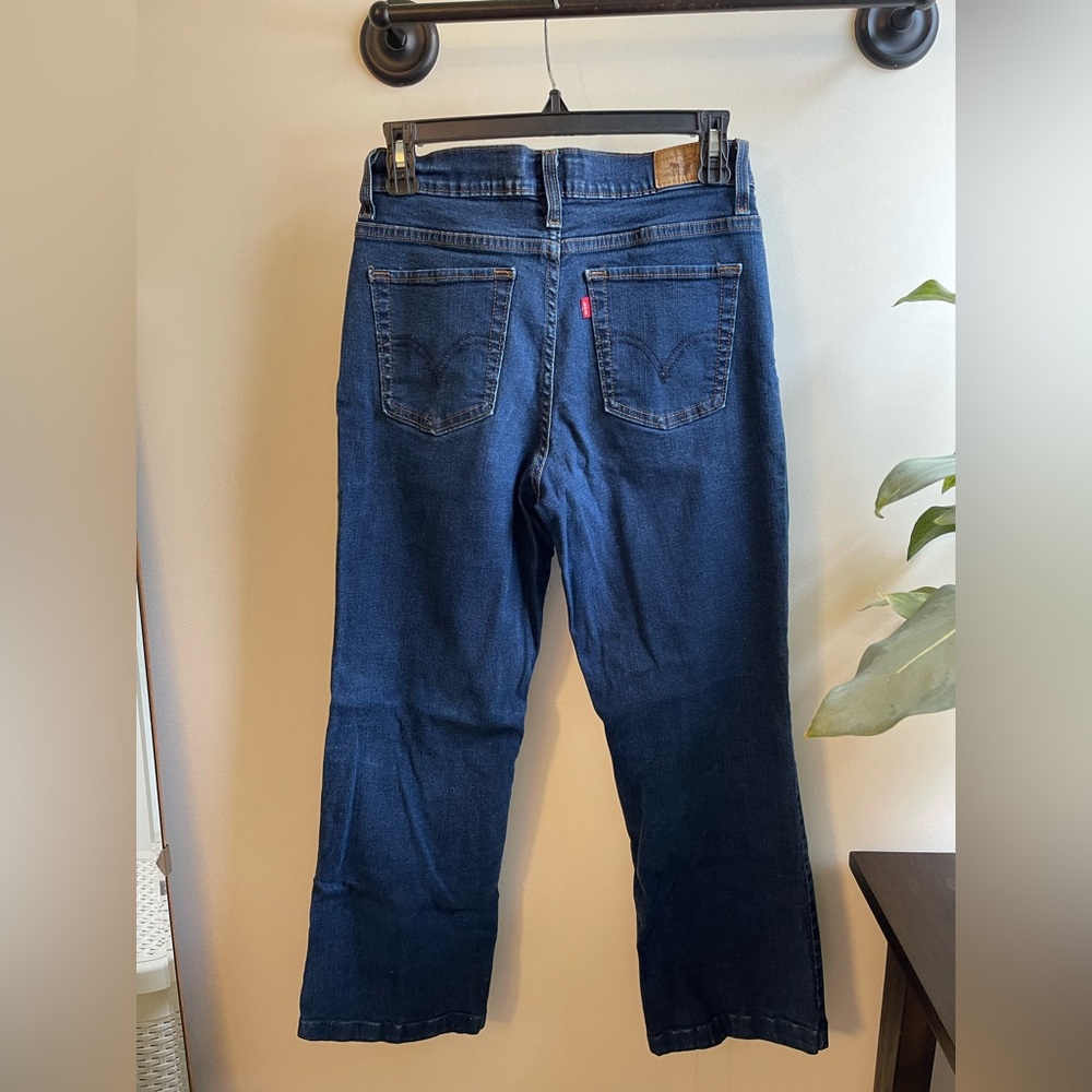 Levi’s - Perfectly Slimming Boot Cut 512 Jeans size 28